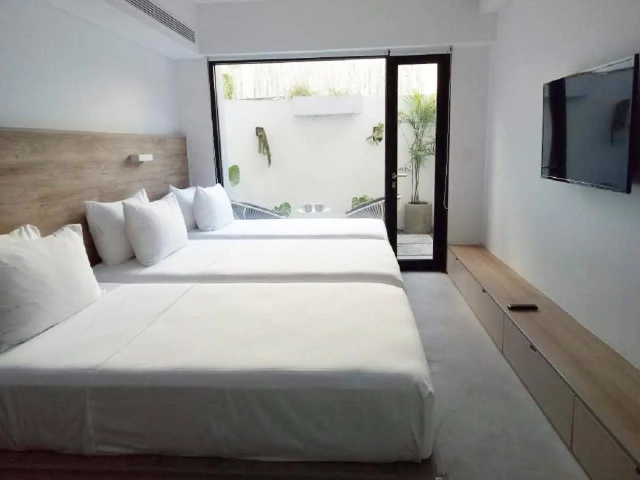 Lloyd'S Inn Bali Семиньяк Отель